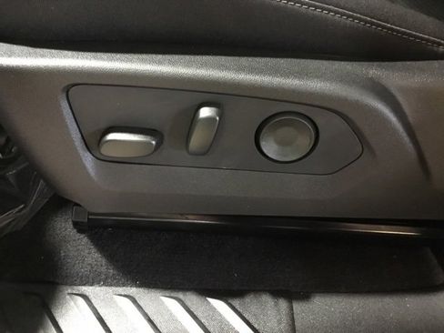 New 2024 Chevrolet Colorado LT w/ LT Convenience Package II image 30