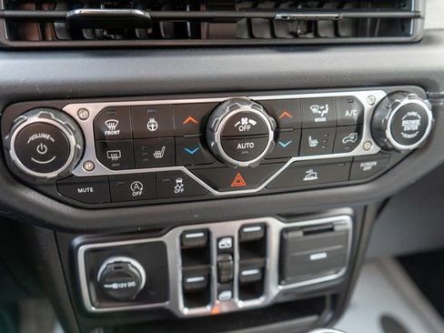 Used 2024 Jeep Wrangler Unlimited Sahara AWD/4WD image 25