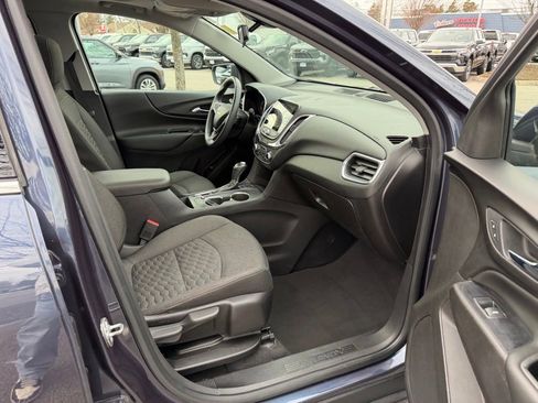 Used 2019 Chevrolet Equinox LT w/ Sun & Navigation Package image 24
