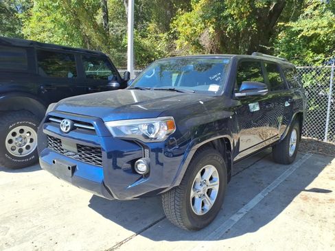 Used 2023 Toyota 4Runner SR5 Premium w/ Moonroof Package AWD/4WD image 4