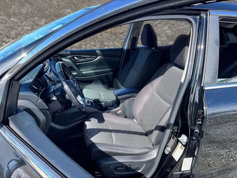 Used 2018 Nissan Rogue Sport SV w/ SV Technology Package image 23