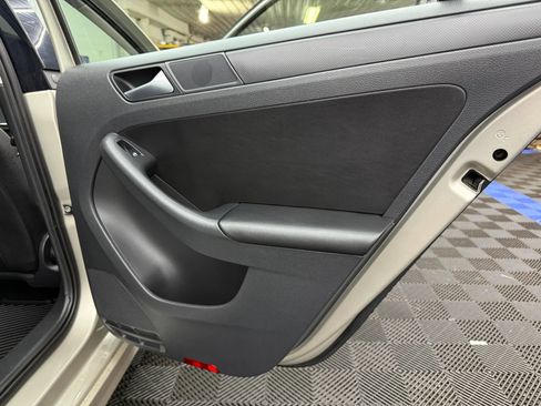 Used 2012 Volkswagen Jetta SE FWD image 8