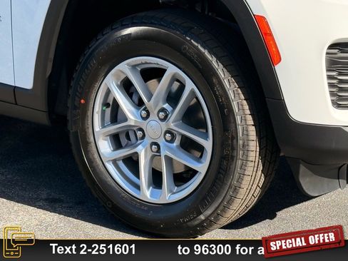 New 2025 Jeep Grand Cherokee Laredo X w/ Luxury Tech Group I image 21