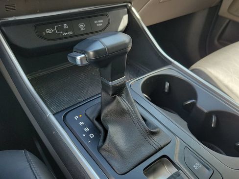 Certified 2025 Kia Carnival FWD image 27