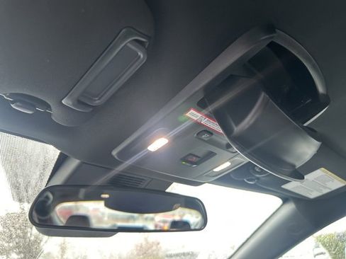 Used 2025 Toyota Camry SE image 29