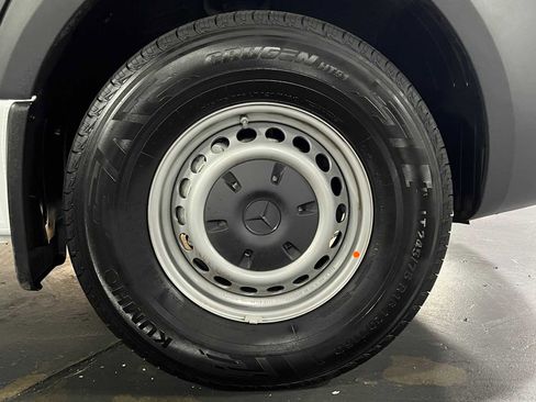 Used 2025 Mercedes-Benz Sprinter 2500 image 9