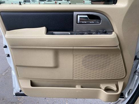Used 2016 Ford Expedition EL XLT w/ Equipment Group 202A RWD image 38