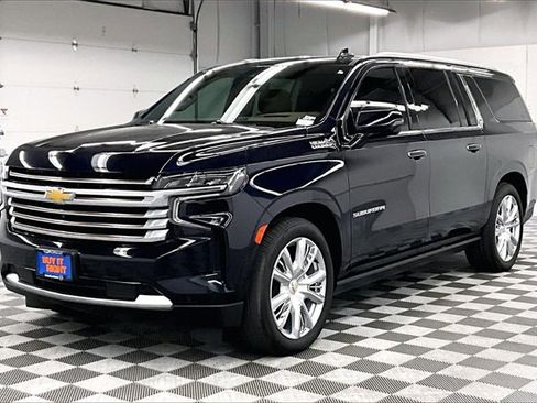 Used 2024 Chevrolet Suburban High Country image 10