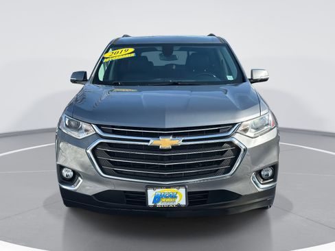 Used 2019 Chevrolet Traverse LT w/ LT Premium Package AWD/4WD image 2