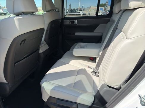 Used 2025 Hyundai Santa Fe SEL image 9