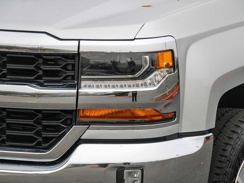 Used 2018 Chevrolet Silverado 1500 LT w/ All Star Edition image 8