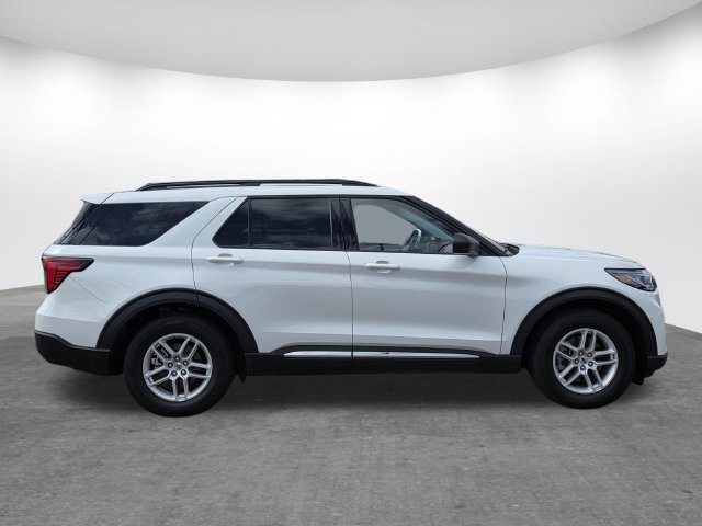 Used 2025 Ford Explorer Active w/ Active Comfort Package RWD image 3