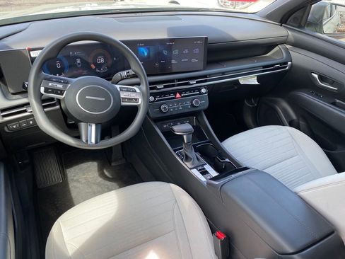 Certified 2025 Hyundai Santa Cruz SE image 12