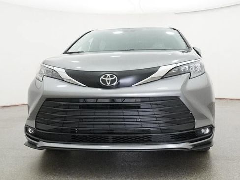 New 2026 Toyota Sienna XLE image 31