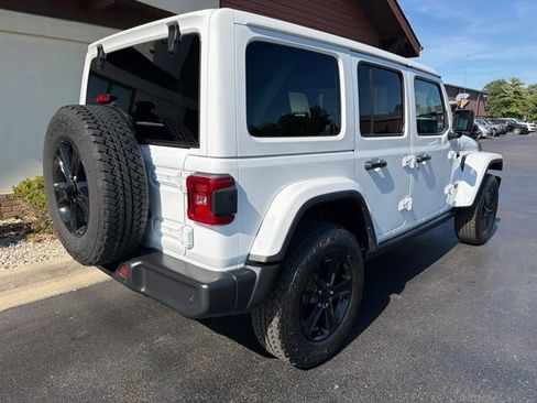 Used 2023 Jeep Wrangler Unlimited Sahara AWD/4WD image 11