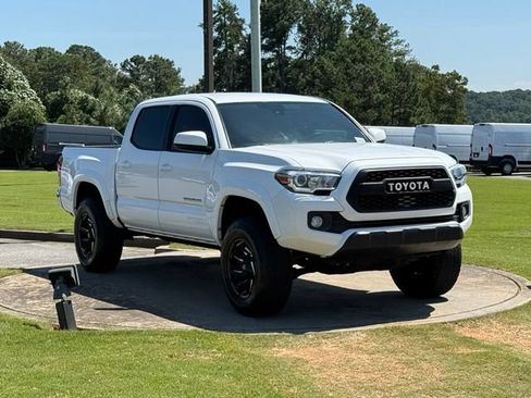 Used 2018 Toyota Tacoma SR5 RWD image 7