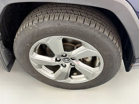 Used 2019 Toyota RAV4 Limited image 31