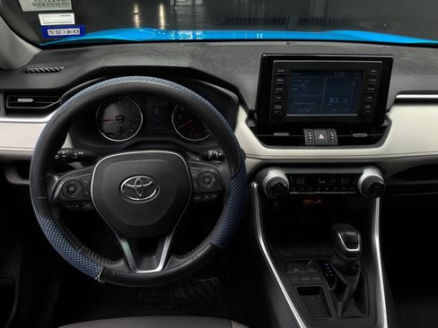Used 2019 Toyota RAV4 XLE Premium FWD image 14