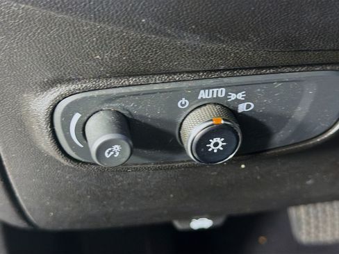 Used 2019 Chevrolet Equinox LT FWD image 16