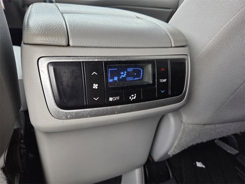 Used 2019 Toyota Highlander LE image 17