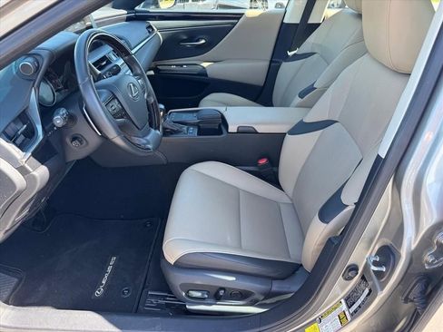Used 2021 Lexus ES 300h w/ Premium Package FWD image 9