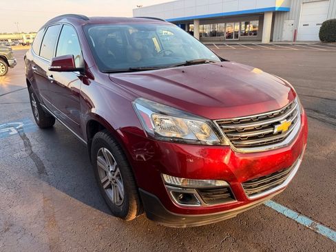 Used 2015 Chevrolet Traverse LT FWD image 2