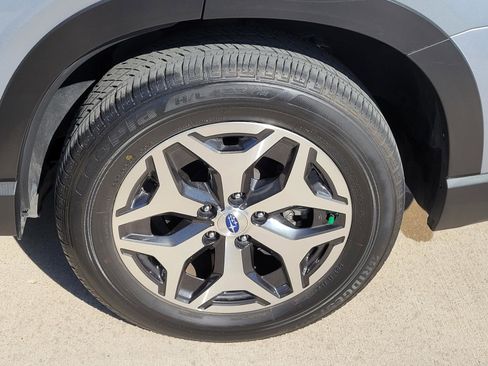 Used 2023 Subaru Forester Premium image 23