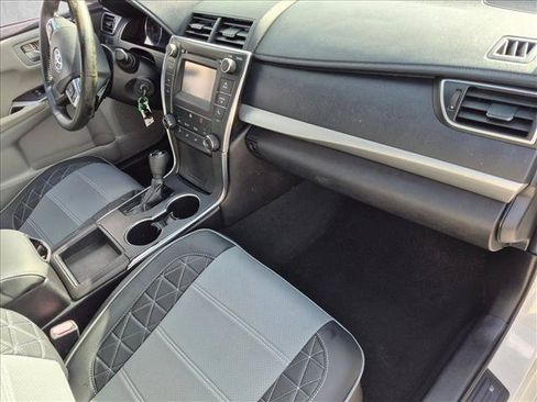 Used 2015 Toyota Camry SE FWD image 20