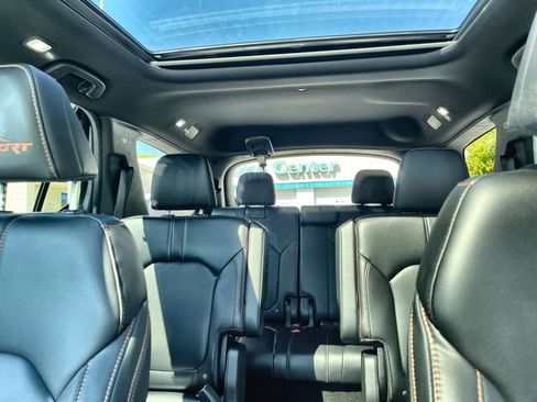 Used 2025 Honda Pilot TrailSport image 14