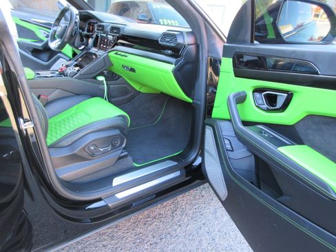 Used 2022 Lamborghini Urus image 28