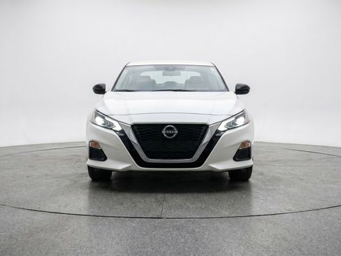 Used 2025 Nissan Altima 2.5 SV image 2