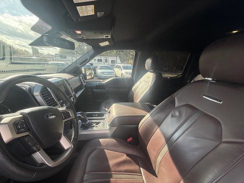 Used 2015 Ford F150 Platinum w/ Equipment Group 701A Luxury image 8