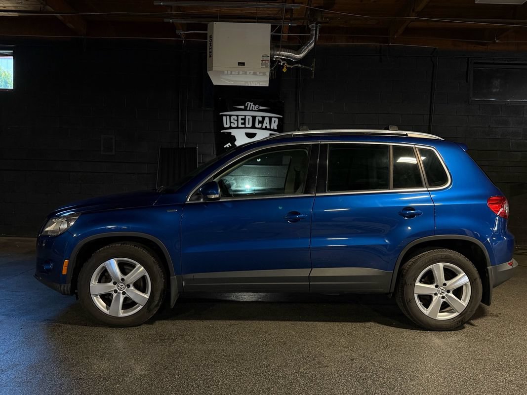 Used 2010 Volkswagen Tiguan Wolfsburg Edition FWD image 2