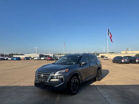 Used 2024 Nissan Rogue SV w/ SV Premium Package FWD image 8