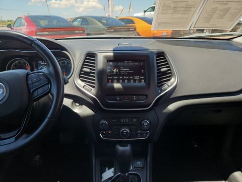 Used 2021 Jeep Cherokee Latitude Plus FWD image 27