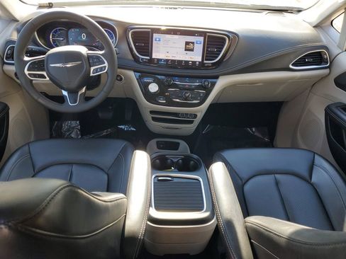 Used 2024 Chrysler Pacifica Limited FWD image 11