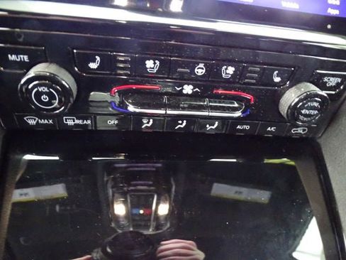 Certified 2023 Jeep Grand Cherokee Overland AWD/4WD image 13
