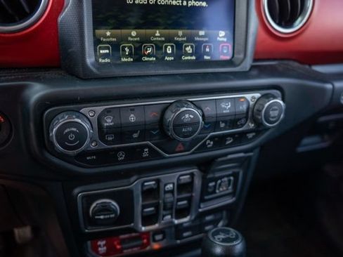 Used 2018 Jeep Wrangler Unlimited Rubicon w/ Dual Top Group AWD/4WD image 22