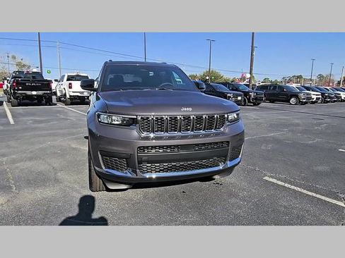 New 2026 Jeep Grand Cherokee L Laredo image 18