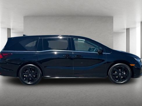Used 2023 Honda Odyssey Sport image 3