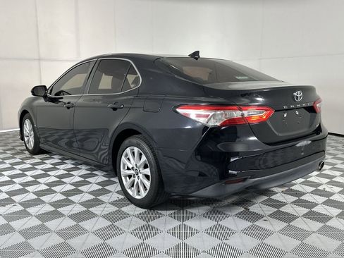 Used 2019 Toyota Camry LE FWD image 6