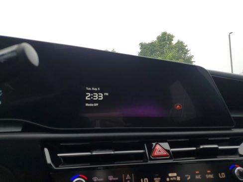 New 2025 Kia Niro SX Touring image 30