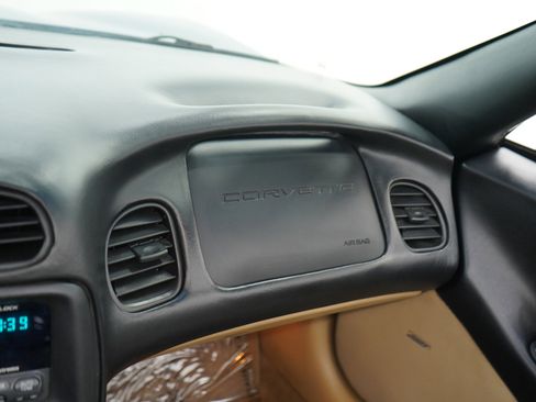 Used 2000 Chevrolet Corvette Convertible RWD image 17