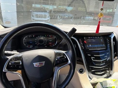 Used 2018 Cadillac Escalade 4WD w/ LPO, Radiant Package image 5