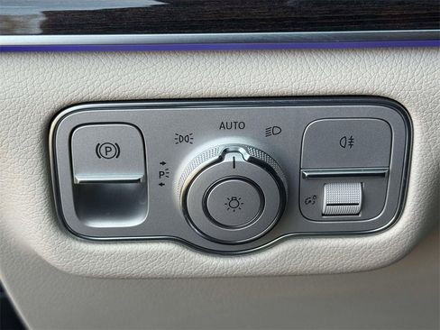 Used 2021 Mercedes-Benz GLS 450 4MATIC image 30