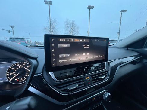 Used 2023 Nissan Altima 2.5 SR w/ SR Premium Package image 16