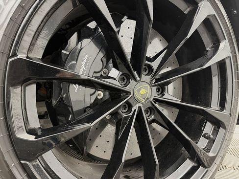 Used 2021 Lamborghini Urus image 10