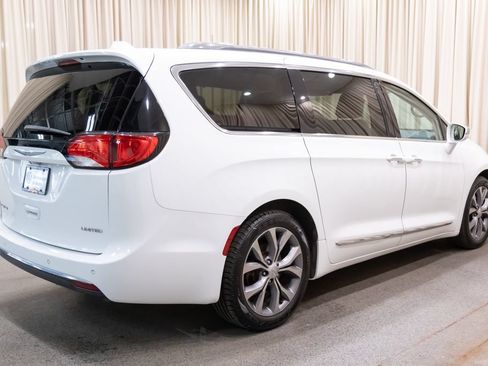 Used 2019 Chrysler Pacifica Limited FWD image 6