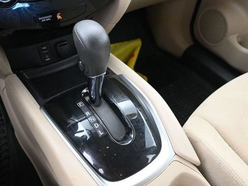 Used 2016 Nissan Rogue S AWD/4WD image 20