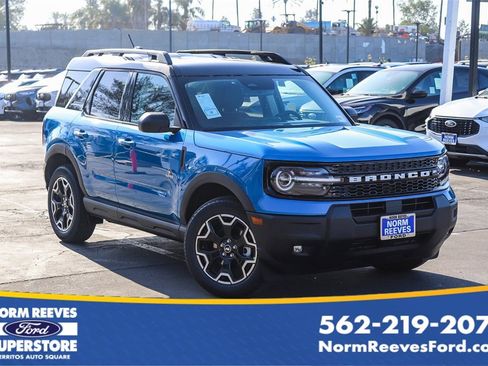 Used 2025 Ford Bronco Sport Outer Banks image 1